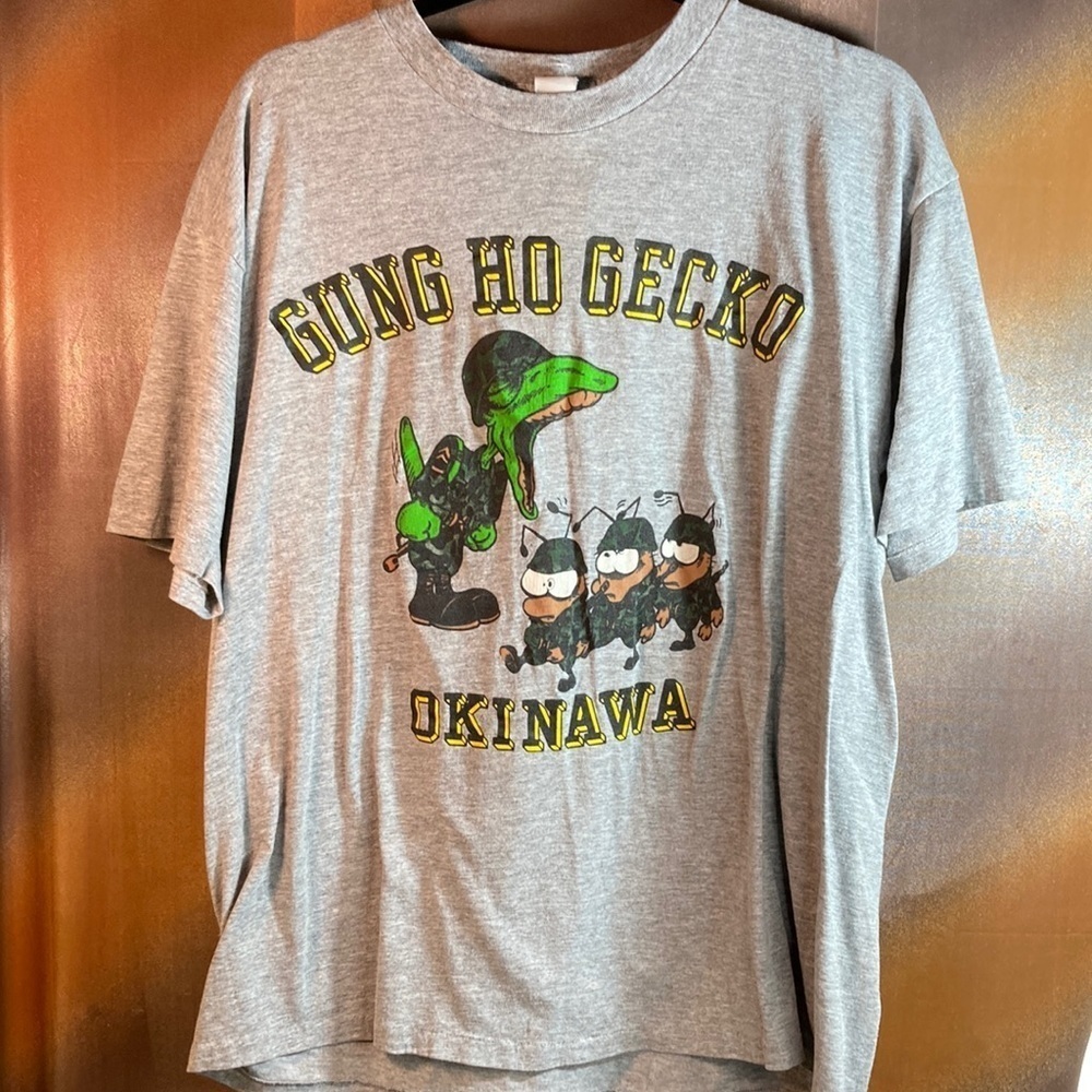Vintage 80’s Okinawa t-shirt. “Gung‎ ho gecko” size L. 46” chest. Grey. K